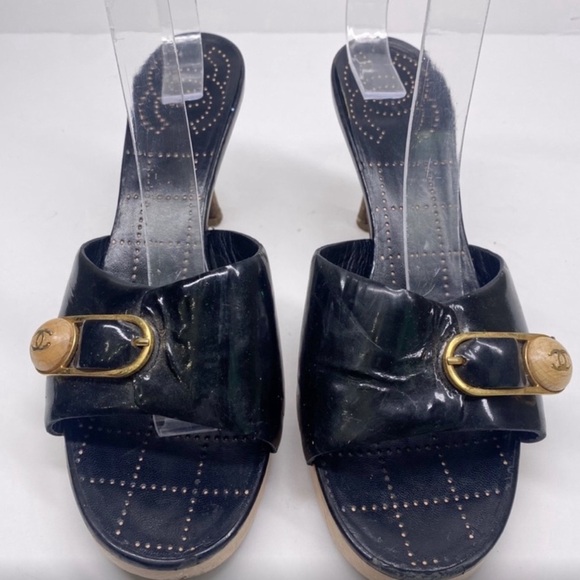 Chanel Vintage Patent Leather Logo
Kitten Heels - Picture 3 of 7